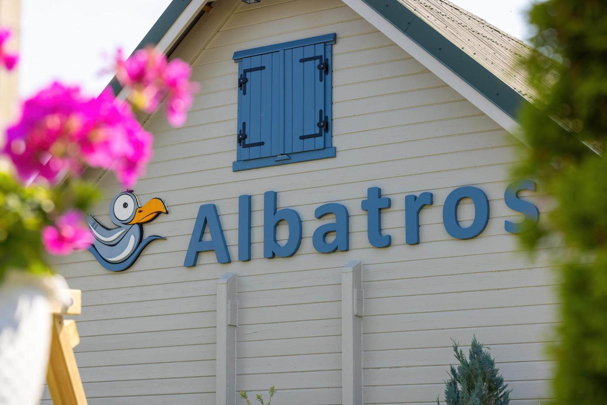 Domki Letniskowe Albatros Rewal Exteriör bild