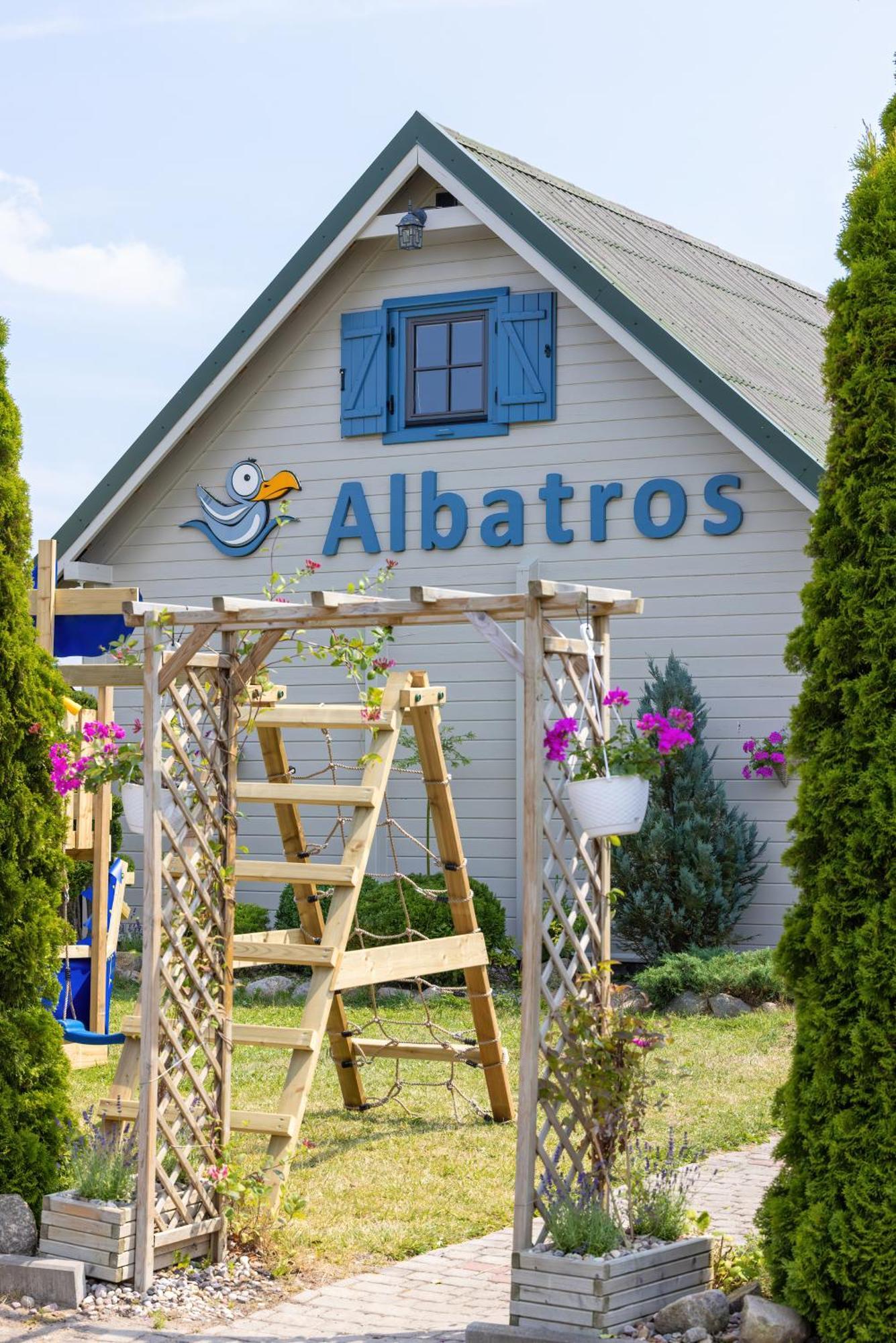 Domki Letniskowe Albatros Rewal Exteriör bild