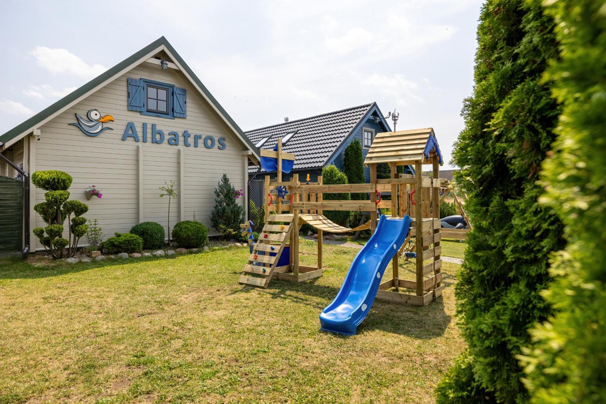 Domki Letniskowe Albatros Rewal Exteriör bild